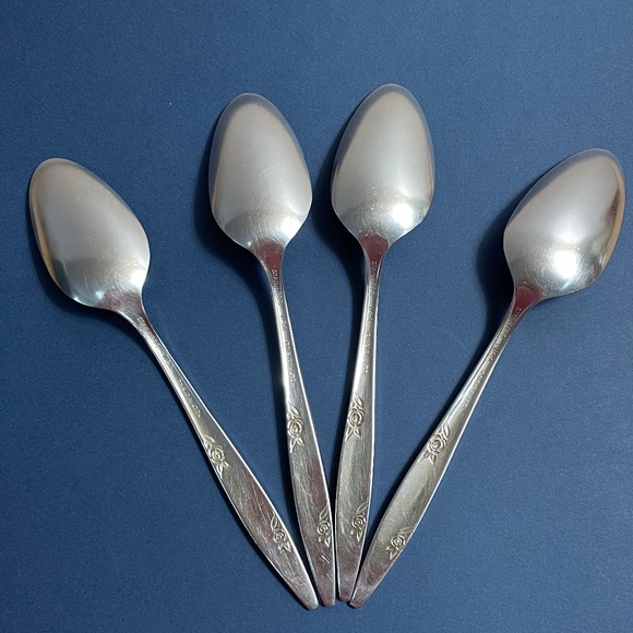 Oneida Stainless Flatware Rose Duet Pattern 4 Teaspoons HTF Pattern Made in USA - Picture 2 of 7
